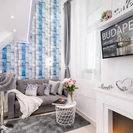B2 Center, Dohany Street