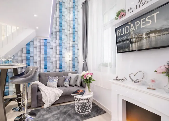 B2 Center, Dohany Street