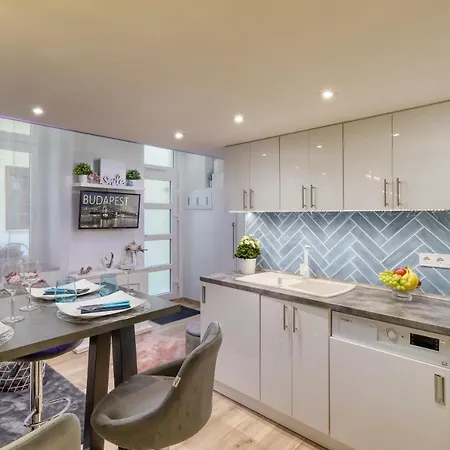 B2 Center, Dohany Street * בודפשט