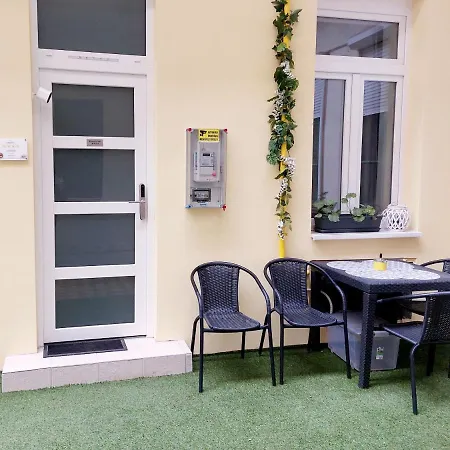 B2 Center, Dohany Street *